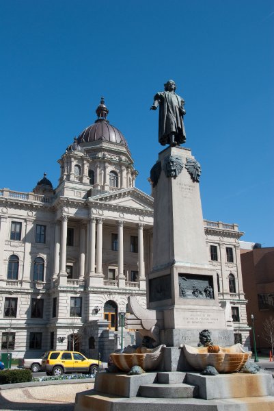 Syracuse041010-2240.jpg - Monument to Christopher Columbus, Onondaga County Courthouse (background)