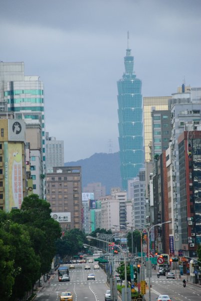Taiwan060210-3228.jpg - On the Zhong Xiao East Road pedestrian bridge, looking East at Taipei 101 building