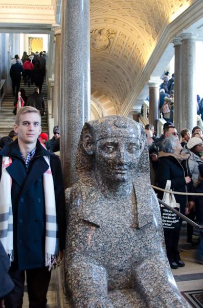 Mike, Sala a Croce Greca